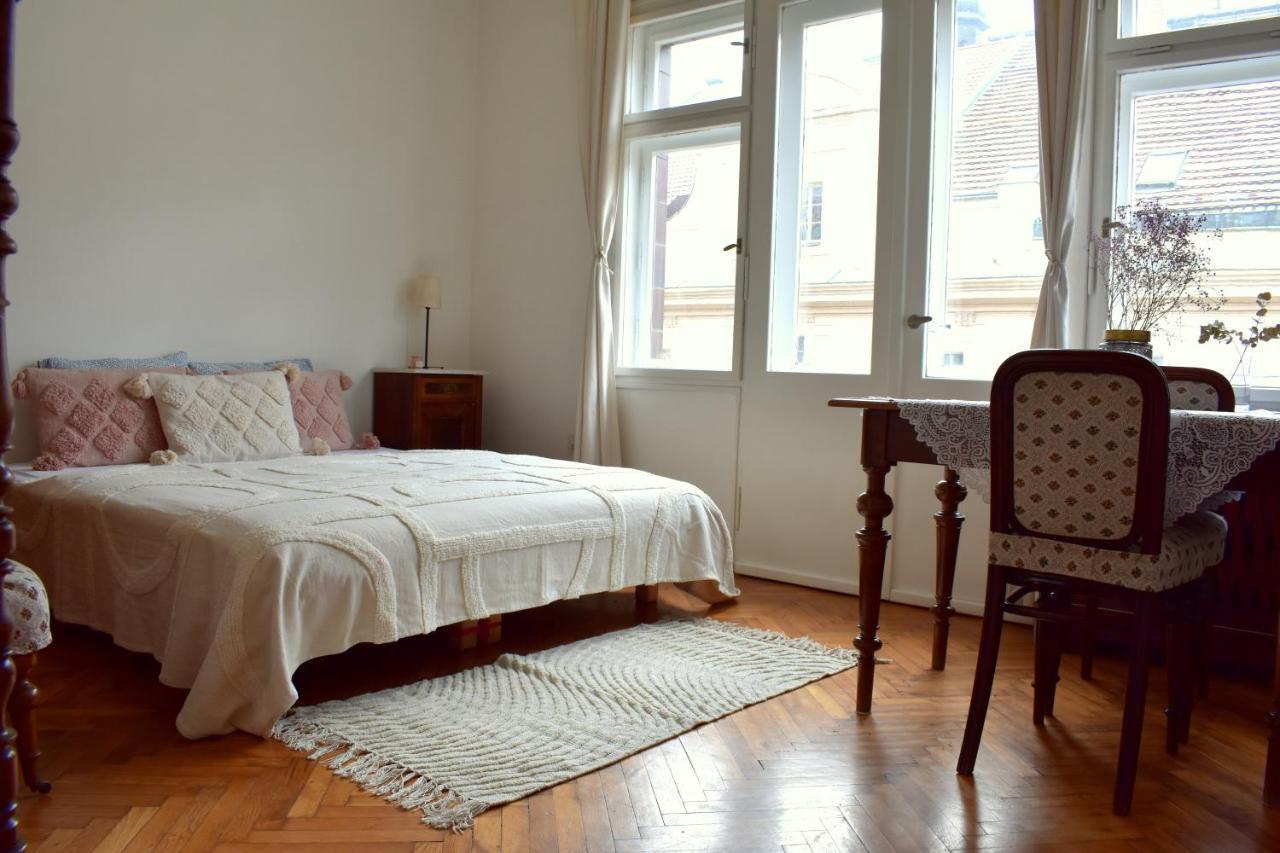 Old Town Residence - Konviktska Прага Екстериор снимка